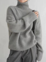 Elegant and cozy turtleneck sweater in linen