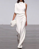 Elegant jumpsuit with high collar