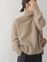 Elegant and cozy turtleneck sweater in linen