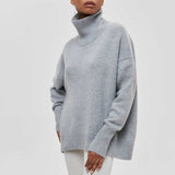 Relaxed-Fit Turtleneck Sweater with Timeless Silhouette