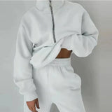 Comfortable tracksuit with zipper for women