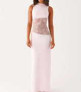 Long Lace Dress – Elegant and Sophisticated Silhouette