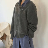 Luxurious cashmere cardigan with button fastening