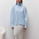 Relaxed-Fit Turtleneck Sweater with Timeless Silhouette