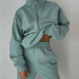 Comfortable tracksuit with zipper for women