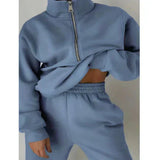 Comfortable tracksuit with zipper for women