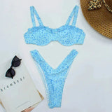 Women's ruffled bikini with pattern and matching bottoms