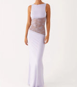 Long Lace Dress – Elegant and Sophisticated Silhouette