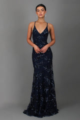 Nora – bodenlanges Abendkleid mit Paillettenstickerei, tiefem Rückenausschnitt und Spaghettiträgern - Cecile LavelleDunkelblau