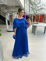 Women's long pleated dress with flowing sleeves and round neck
