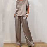 Elegant Women's Lounge Set with Wide-Leg Pants & Flowing Fabric